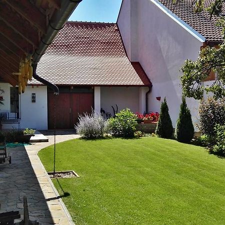 Slovácká chalupa Straznice Exterior foto